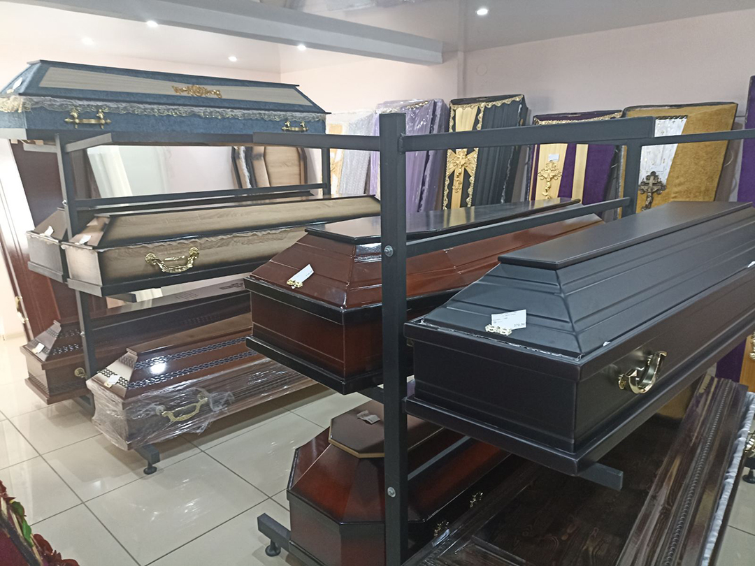 Тканевые, комбинированные, лакированные гробы