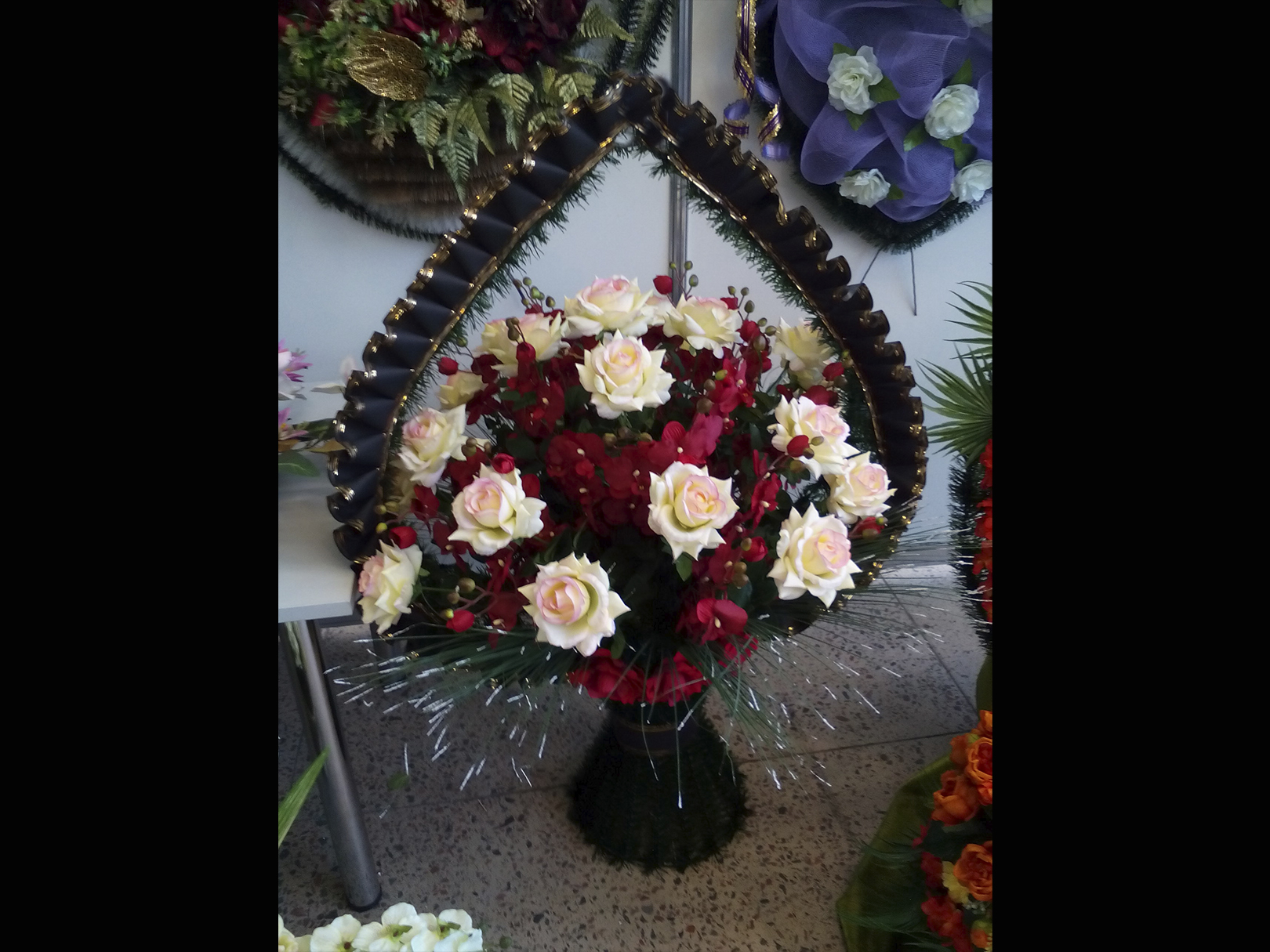 Ритуальный венок на похороны. Магазин «Память» в Копыле