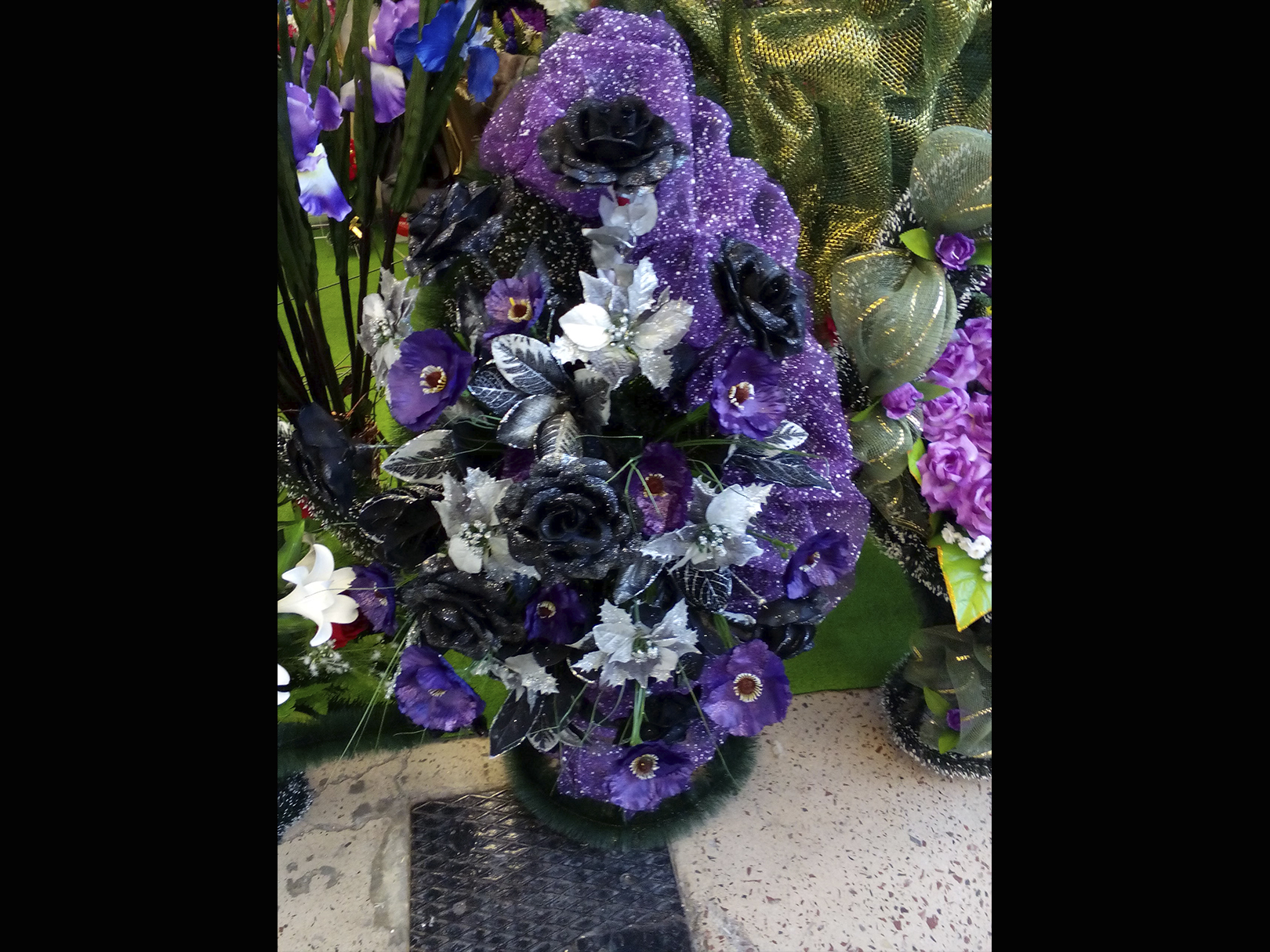 Ритуальный венок на похороны. Магазин «Память» в Копыле